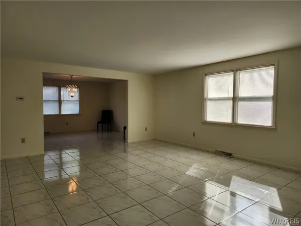 $2,200 | 8845 County, East Amherst, NY 14051