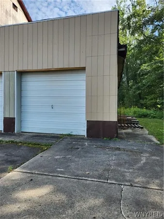 $2,200 | 8845 County, East Amherst, NY 14051