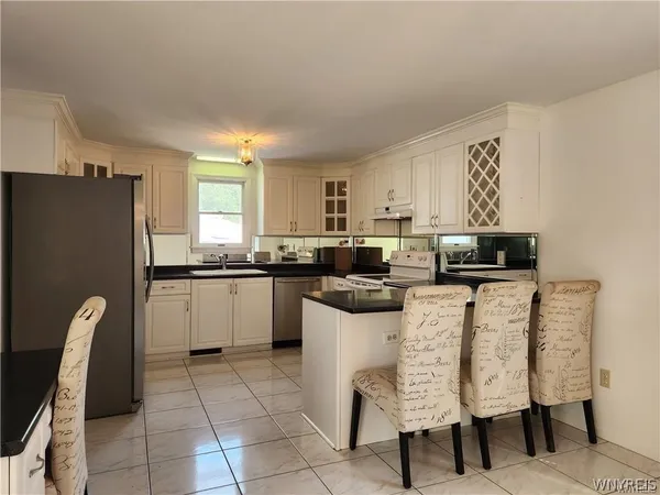 $2,200 | 8845 County, East Amherst, NY 14051