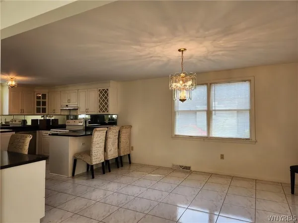 $2,200 | 8845 County, East Amherst, NY 14051