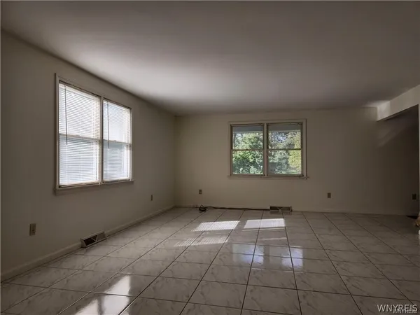 $2,200 | 8845 County, East Amherst, NY 14051