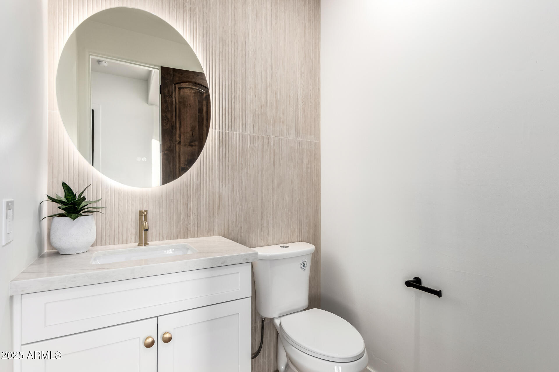 6735 East Dove Valley Road Cave Creek, AZ 85331 - Photo 23 of 58 a bathroom with a toilet and a sink