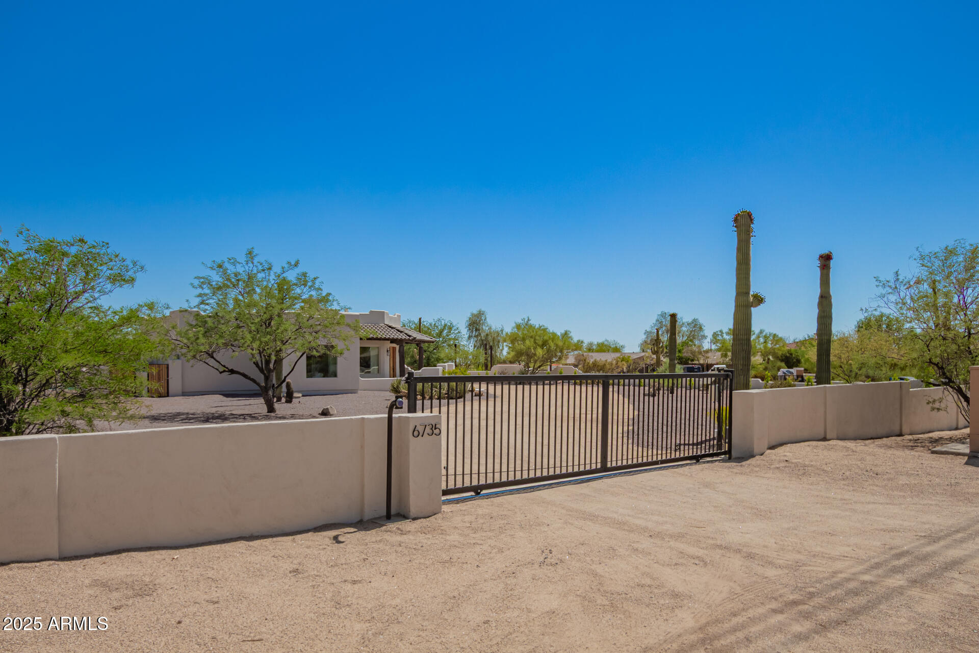 6735 East Dove Valley Road Cave Creek, AZ 85331 - Photo 7 of 58 a view of a terrace with a large trees