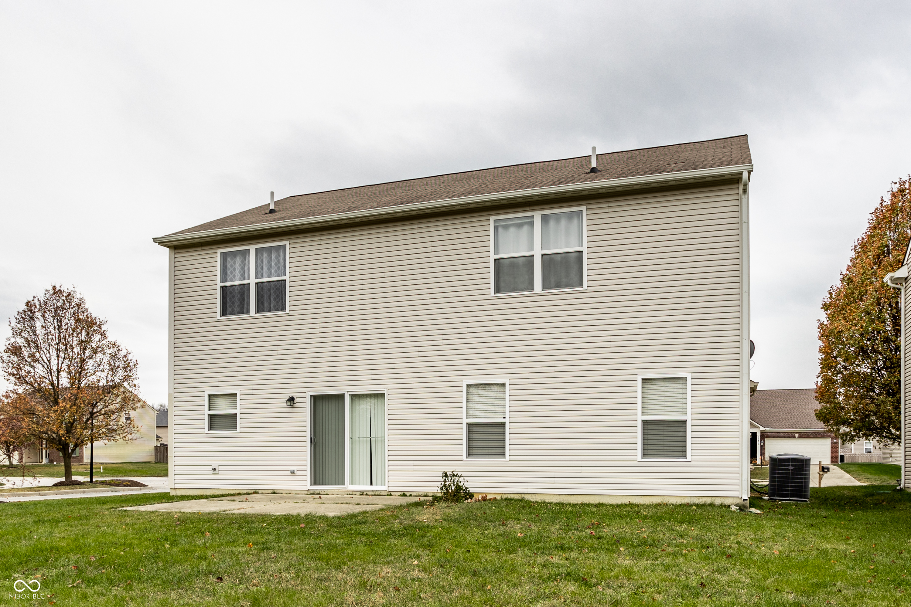 12435 Schoolhouse Road Fishers, IN 46037 - Photo 4 of 46