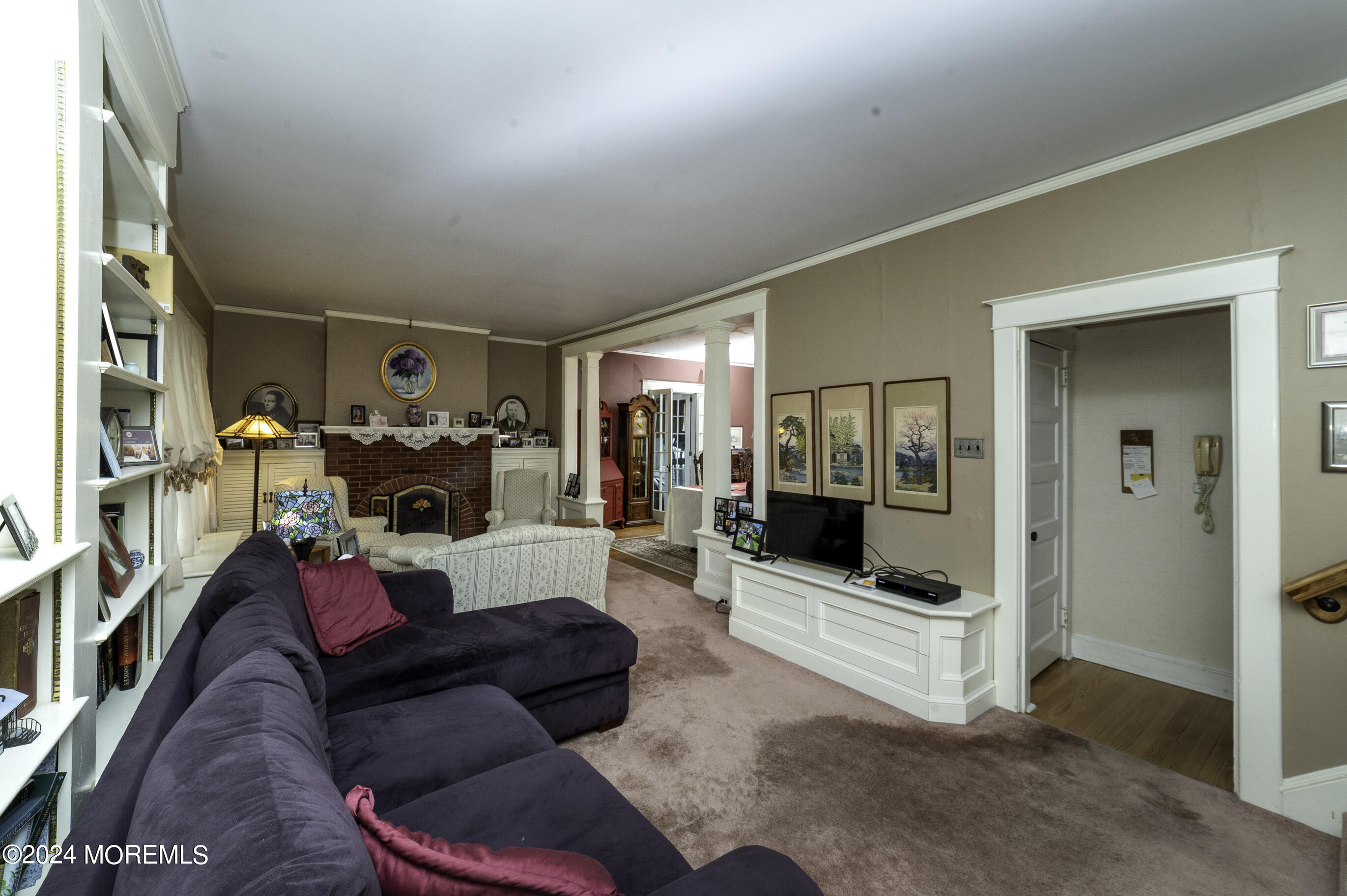 76 Maple Place Keyport, NJ 07735 - Photo 5 of 21 76 Maple living room1