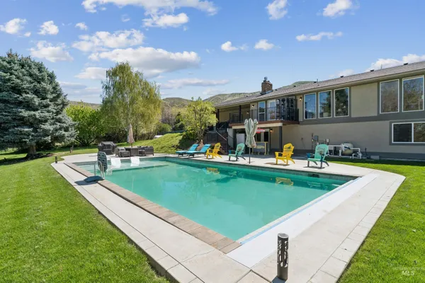 $1,299,900 | 1050 West South Slope Road, Emmett, ID 83617