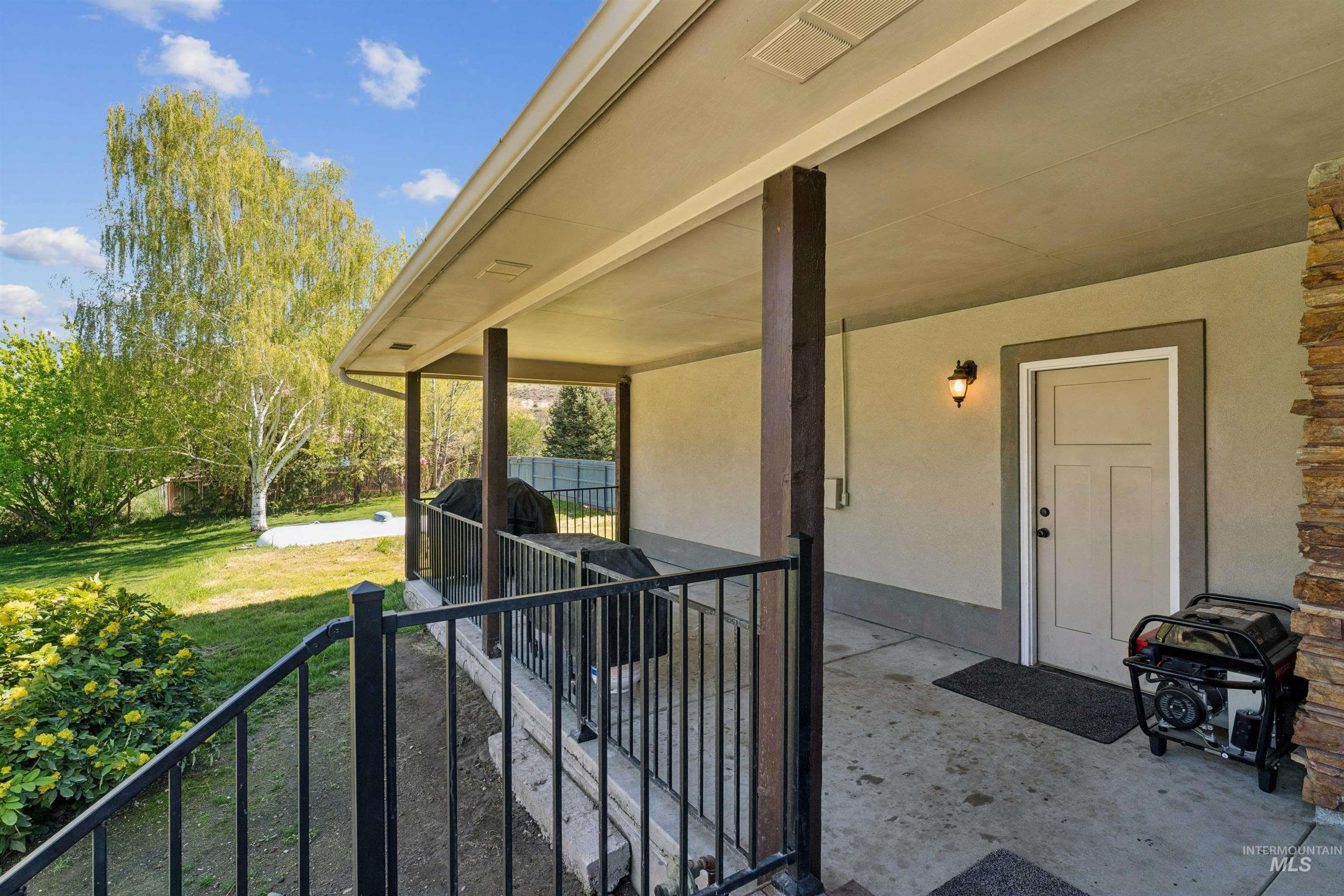 1050 West South Slope Road Emmett, ID 83617 - Photo 39 of 49 Property entrance featuring stucco siding and a porch