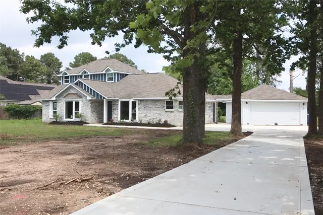a view of house with a outdoor space