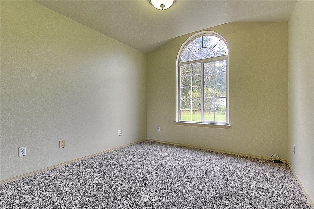 11202 180th Lane Southwest Rochester, WA 98579 - Photo 11 of 25