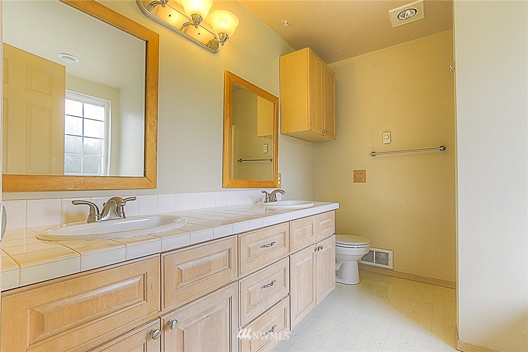 11202 180th Lane Southwest Rochester, WA 98579 - Photo 15 of 25