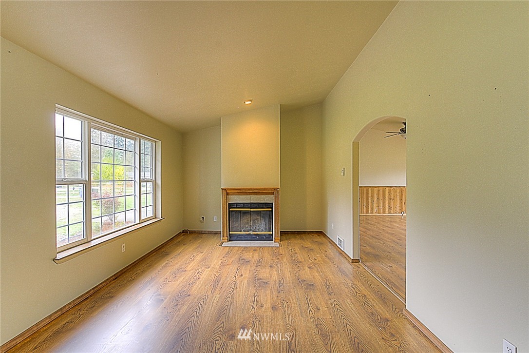 11202 180th Lane Southwest Rochester, WA 98579 - Photo 4 of 25