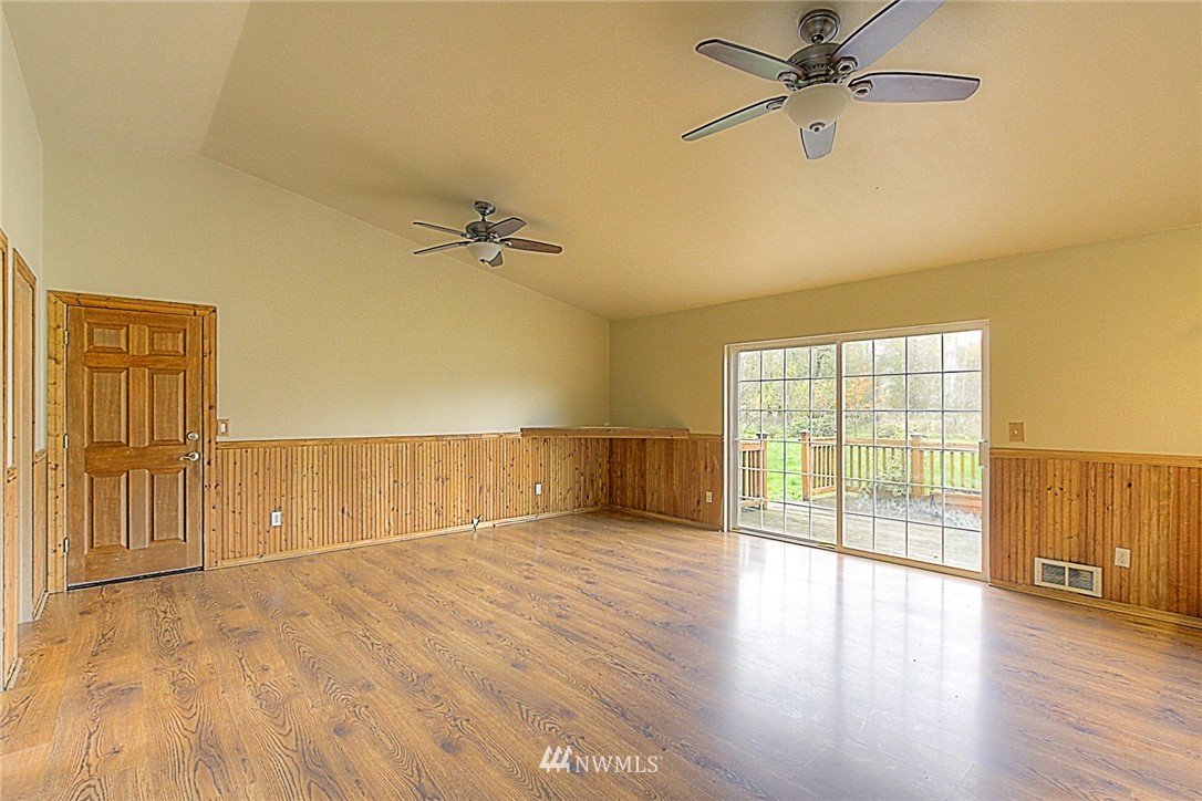 11202 180th Lane Southwest Rochester, WA 98579 - Photo 5 of 25