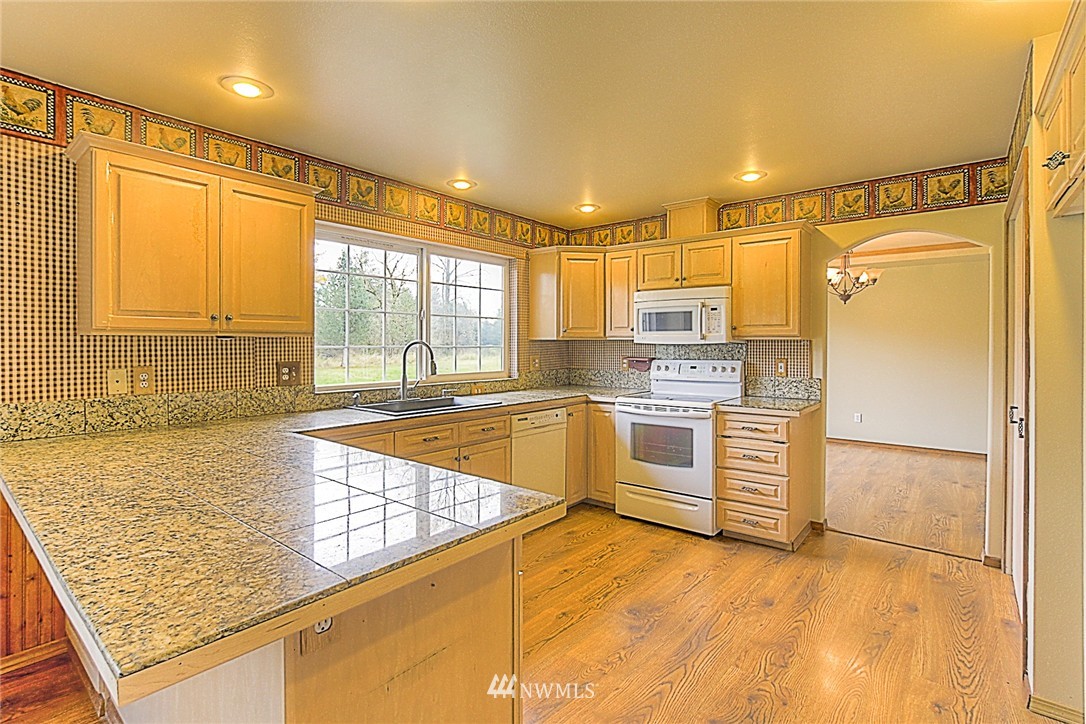 11202 180th Lane Southwest Rochester, WA 98579 - Photo 7 of 25
