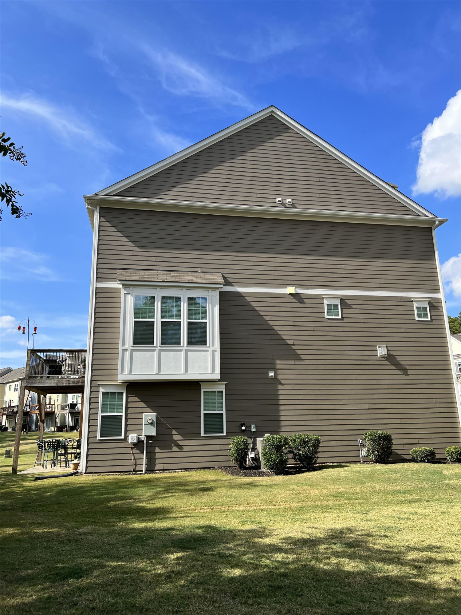 This end unit sits farther apart from the other buildings since it's in the curve of the cul-de-sac! Nice yard to toss a ball or can fence the back! side view