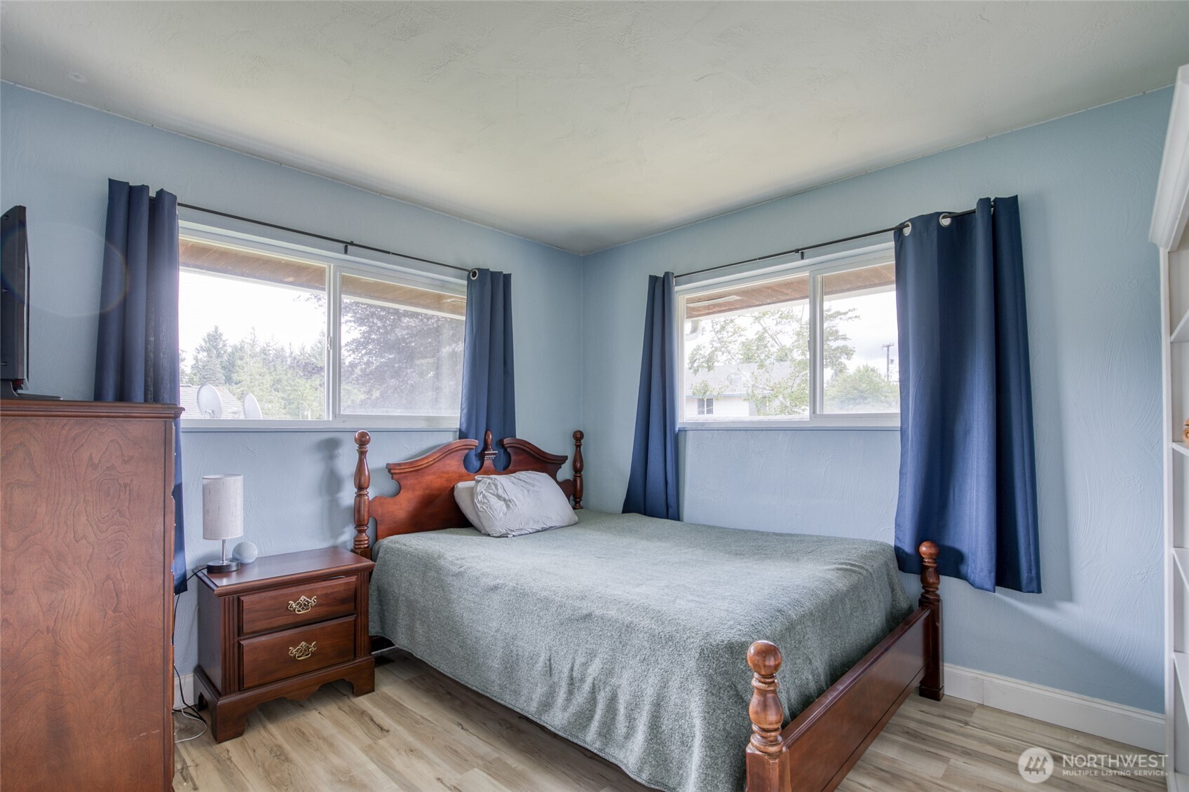 218 Holly Lane Cosmopolis, WA 98537 - Photo 18 of 30 a bedroom with a bed and wooden floor