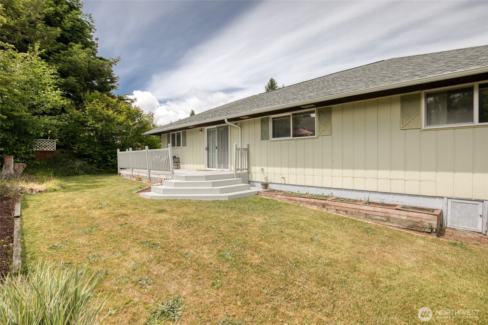 218 Holly Lane Cosmopolis, WA 98537 - Photo 2 of 30 a front view of a house with swimming pool