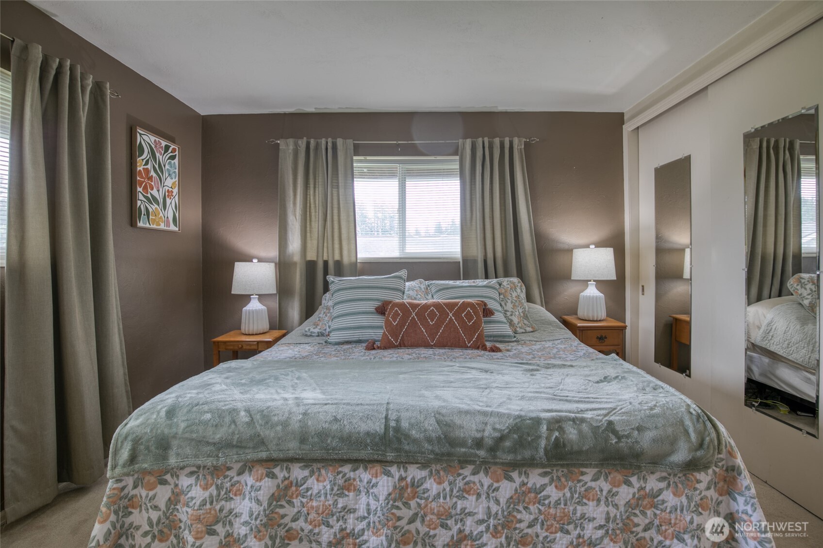 218 Holly Lane Cosmopolis, WA 98537 - Photo 23 of 30 a bedroom with a large bed and a dresser