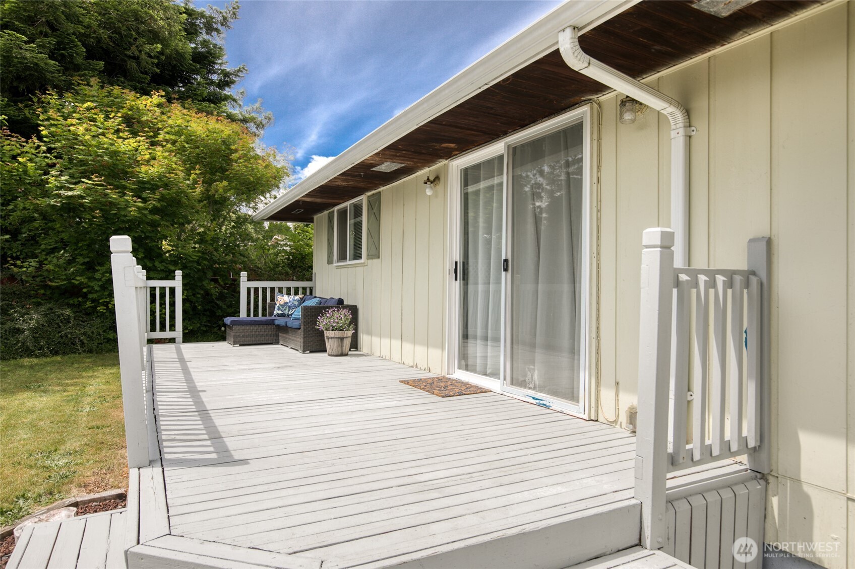 218 Holly Lane Cosmopolis, WA 98537 - Photo 3 of 30 a swimming pool with a balcony and furniture