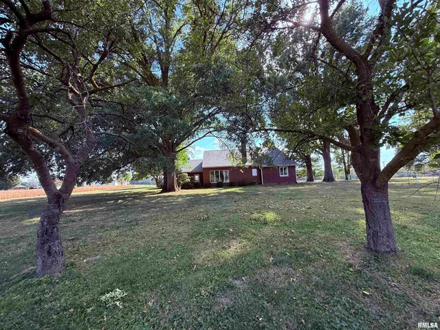 $242,000 | 404 West Maple Avenue, Ursa, IL 62376