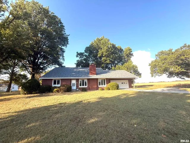 $242,000 | 404 West Maple Avenue, Ursa, IL 62376