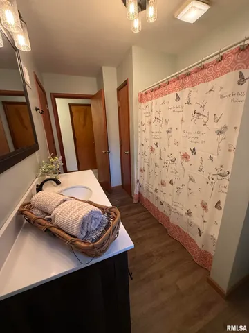 $242,000 | 404 West Maple Avenue, Ursa, IL 62376