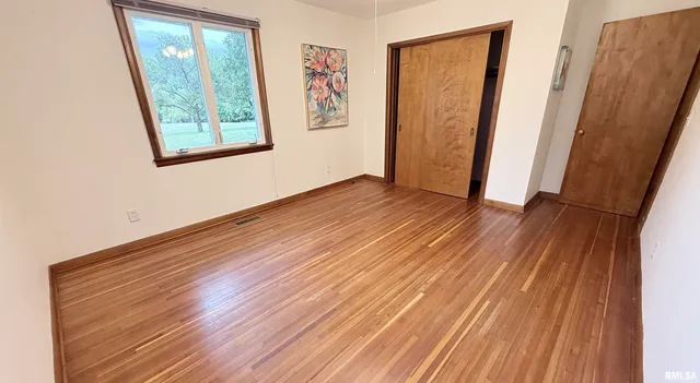 $242,000 | 404 West Maple Avenue, Ursa, IL 62376