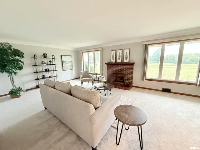 $242,000 | 404 West Maple Avenue, Ursa, IL 62376