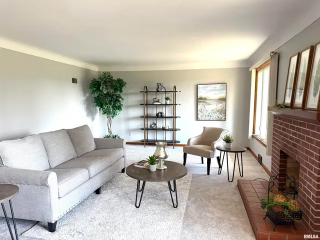 $242,000 | 404 West Maple Avenue, Ursa, IL 62376