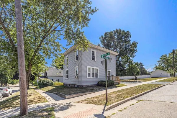 $250,000 | 602 5th Street, Ludington, MI 49431