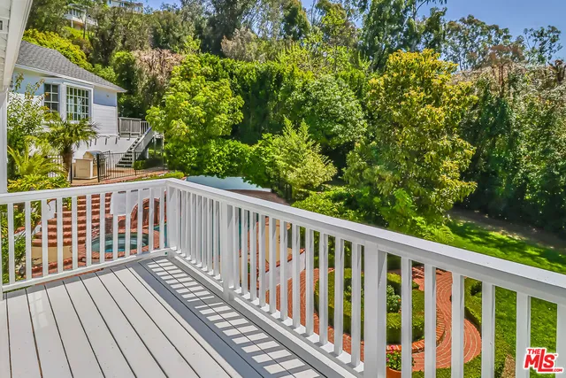 $6,395,000 | 657 North Saltair Avenue, Los Angeles, CA 90049