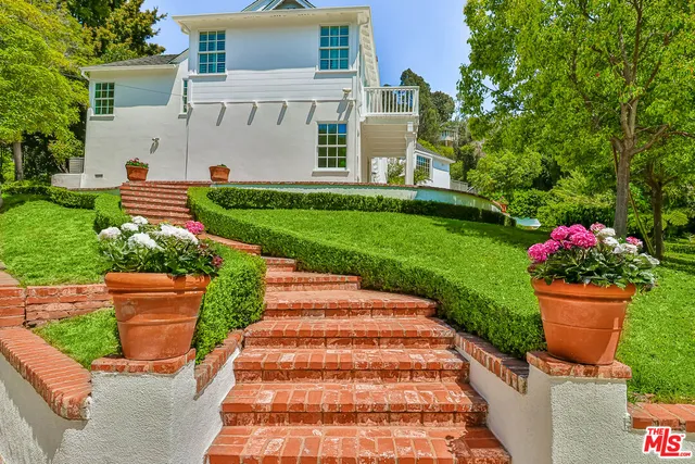 $6,395,000 | 657 North Saltair Avenue, Los Angeles, CA 90049