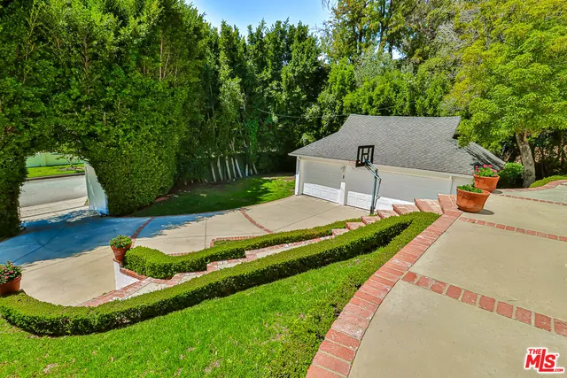 $6,395,000 | 657 North Saltair Avenue, Los Angeles, CA 90049