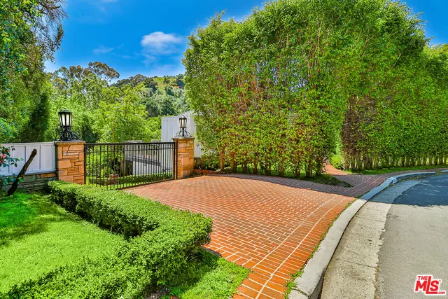 $6,395,000 | 657 North Saltair Avenue, Los Angeles, CA 90049