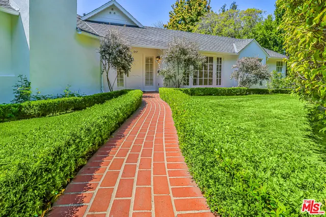 $6,395,000 | 657 North Saltair Avenue, Los Angeles, CA 90049