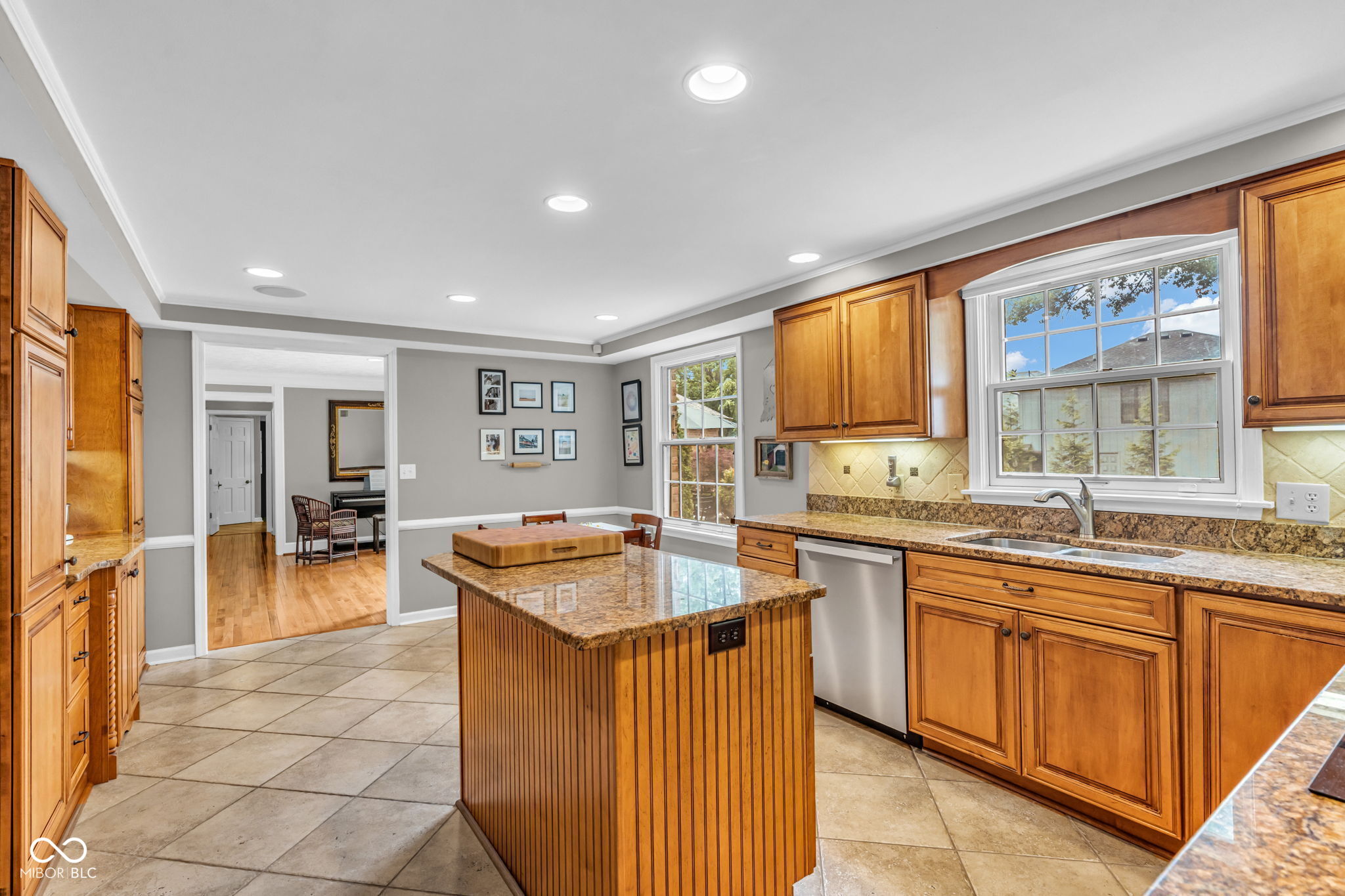 1213 Alderly Road Indianapolis, IN 46260 - Photo 23 of 65