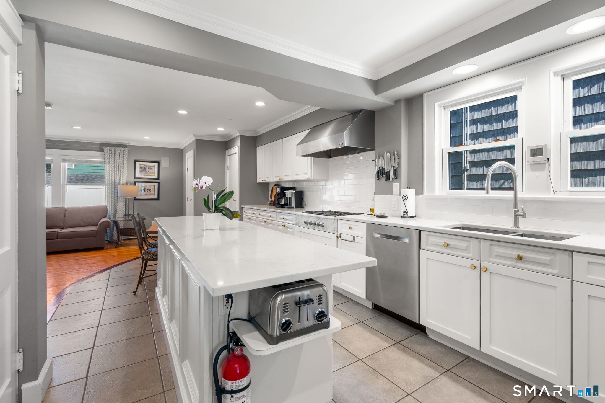 37 Uncas Road Stamford, CT 06902 - Photo 11 of 39 Gallery Image 11