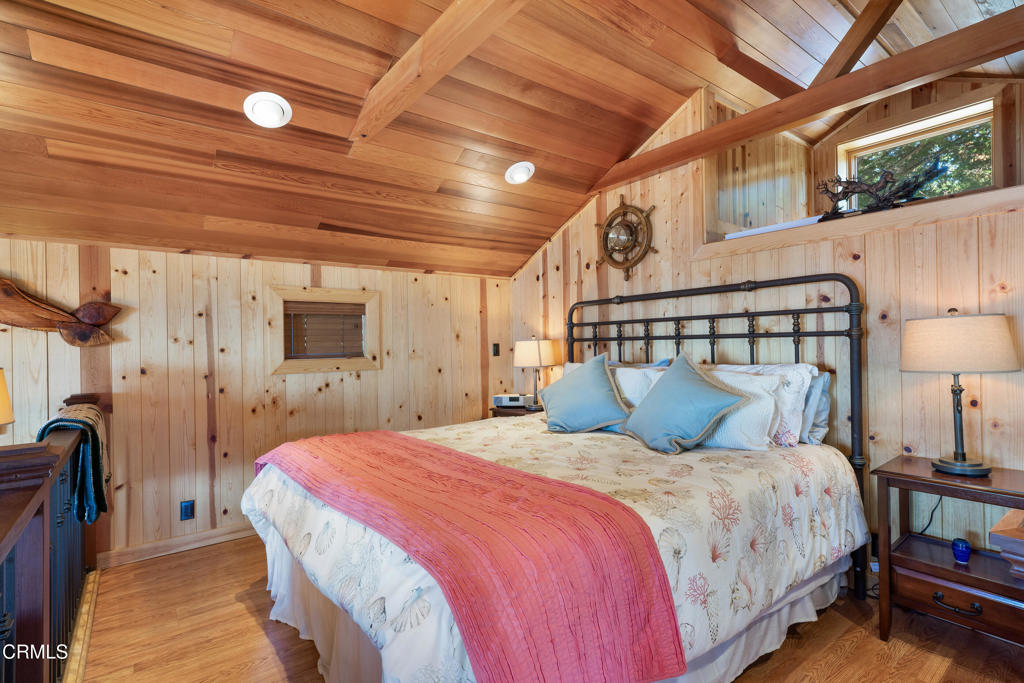 5420 Highway 1 Elk, CA 95432 - Photo 68 of 72 a bedroom with a bed and a lamp