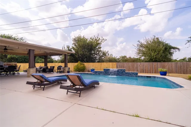 $434,900 | 402 Heatherton Hill Drive, Rosenberg, TX 77469