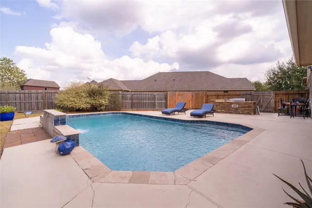 $434,900 | 402 Heatherton Hill Drive, Rosenberg, TX 77469