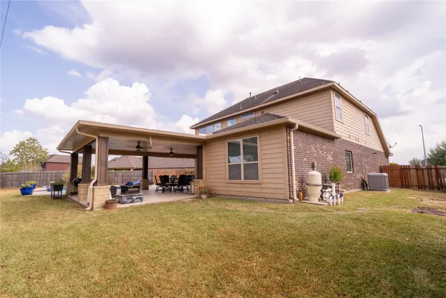 $434,900 | 402 Heatherton Hill Drive, Rosenberg, TX 77469