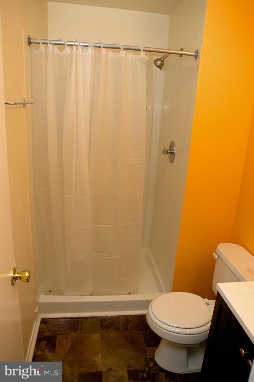 2384 Hunters Square Court Reston, VA 20191 - Photo 15 of 21 Bath
