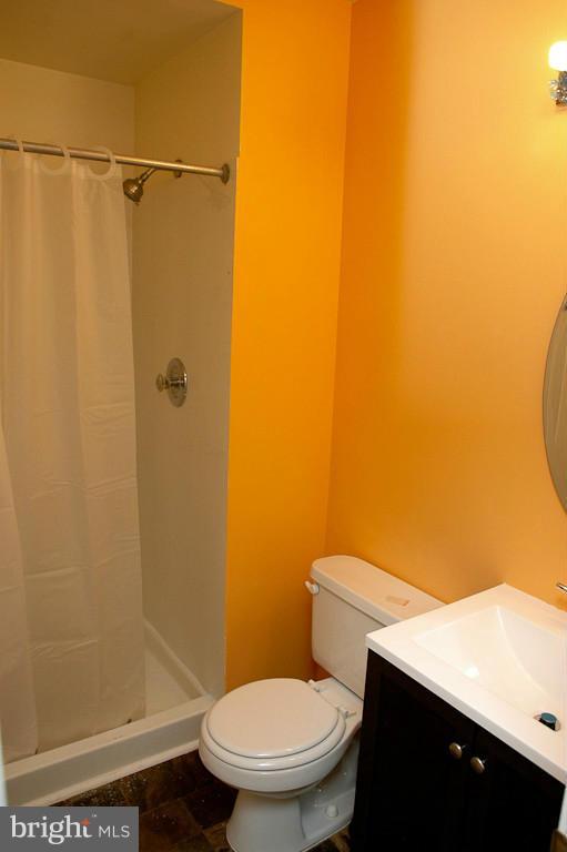2384 Hunters Square Court Reston, VA 20191 - Photo 16 of 21 Bath