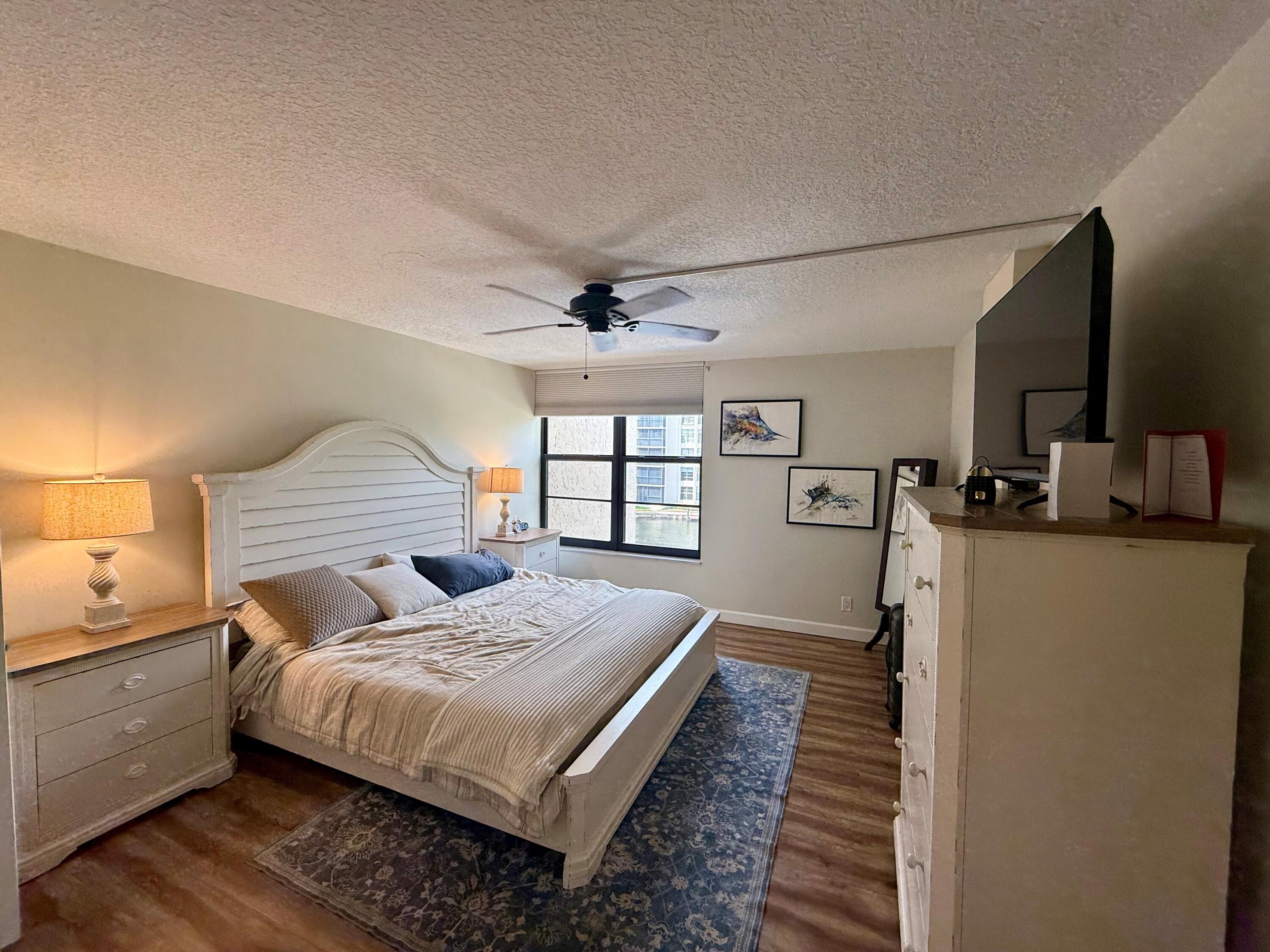 11 Royal Palm Way, Unit PH 303 Boca Raton, FL 33432 - Photo 8 of 14 Primary Bedroom
