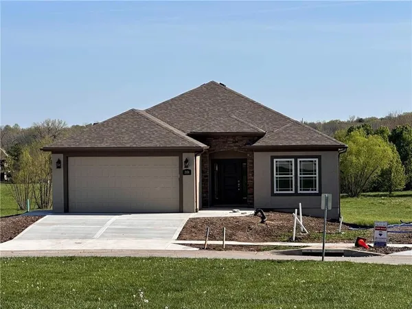 $437,770 | 2121 Greenfield Drive, Kearney, MO 64060
