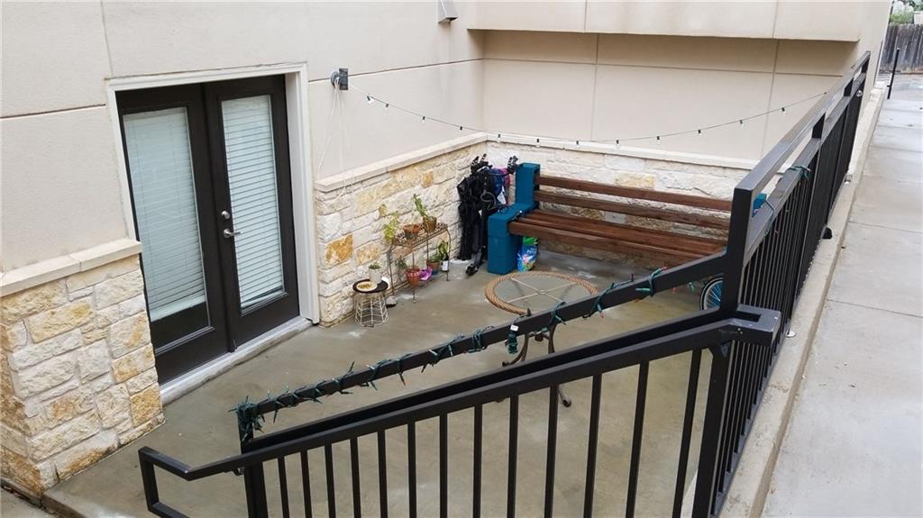 711 West 32nd Street, Unit 110 Austin, TX 78705 - Photo 20 of 24 a view of entryway and kitchen