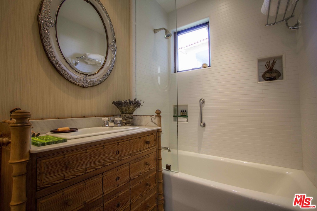1570 Haslam Terrace Los Angeles, CA 90069 - Photo 14 of 16 Gallery Image 14