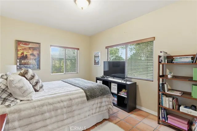 a spacious en suite bathroom with double vanity sinks a large mirror and a bathtub