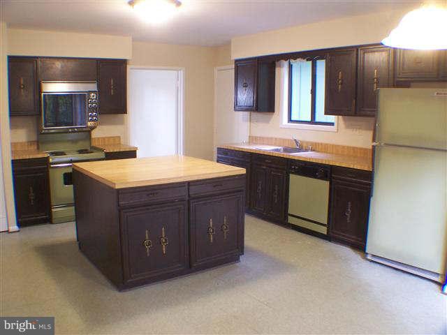 11807 Blue Spruce Road Reston, VA 20191 - Photo 6 of 30 a kitchen with a sink stove and refrigerator