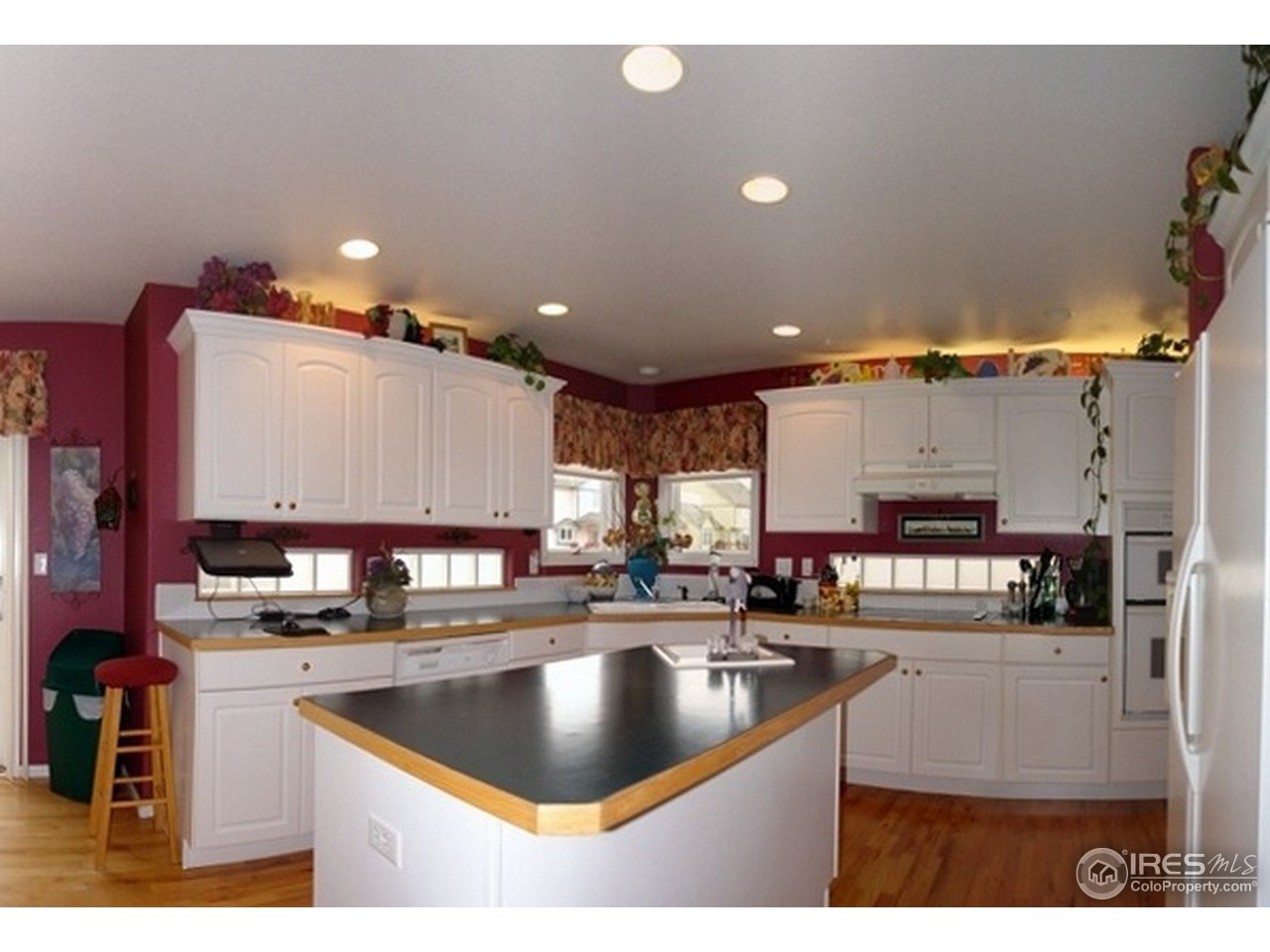 1739 Rolling Gate Road Fort Collins, CO 80526 - Photo 8 of 18 Kitchen