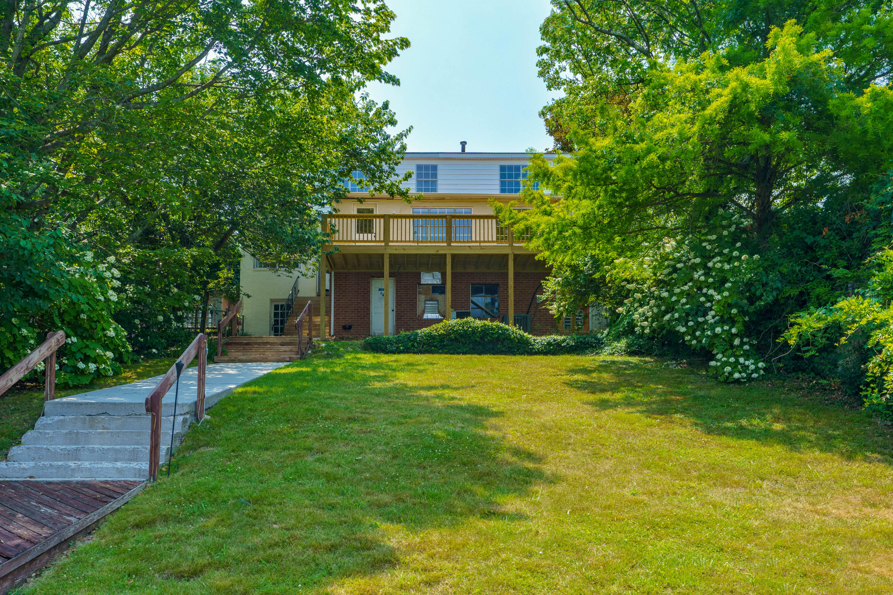 1003 East Brow Road Lookout Mountain, TN 37350 - Photo 3 of 40 26 - 1003 E Brow Rd - Exterior